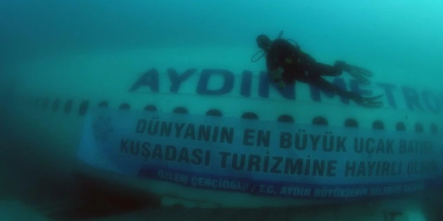 Aydın’da Uçak Batığı Turistlerin İlgi Odağı Oluyor